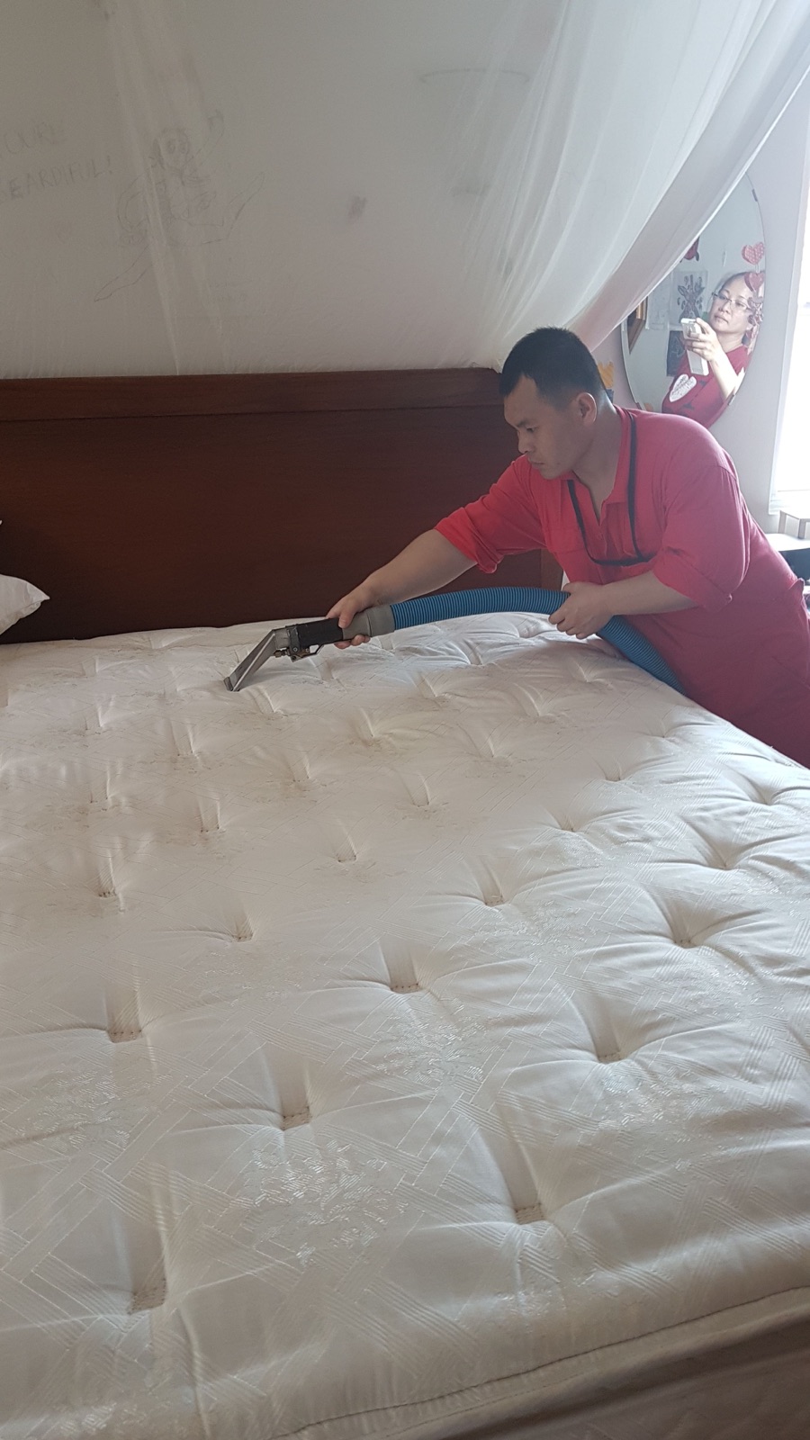 Hot water extraction on a king-size mattress